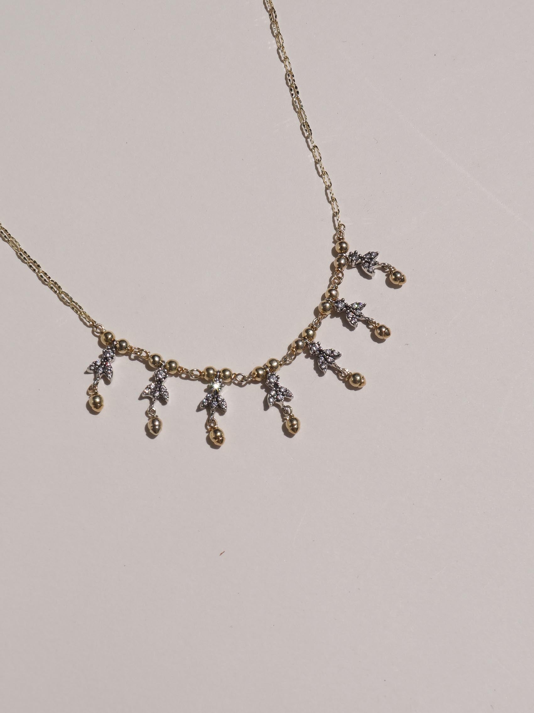 COLLARES PORTREE